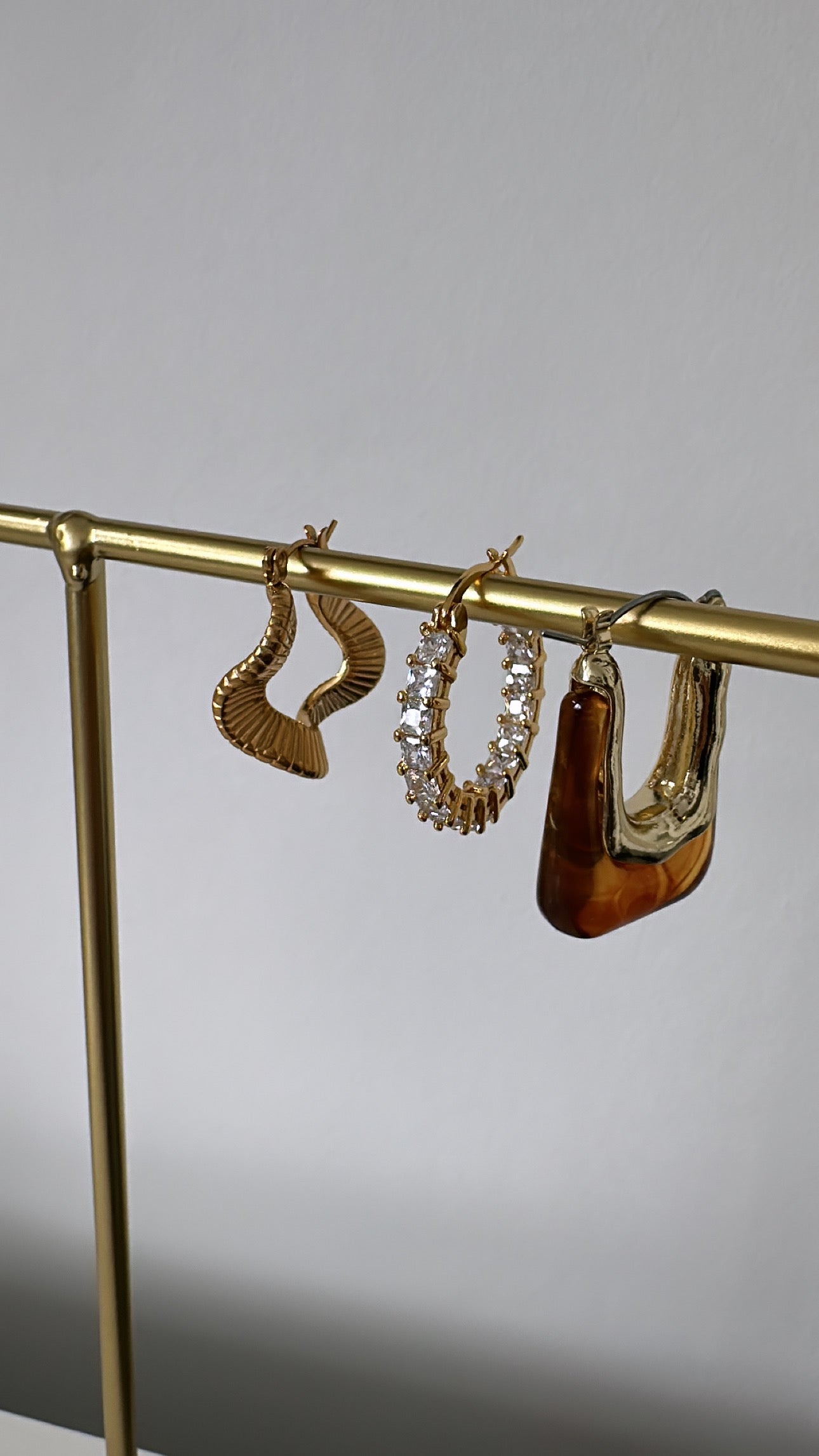 Everyday gold essential hoop earrings